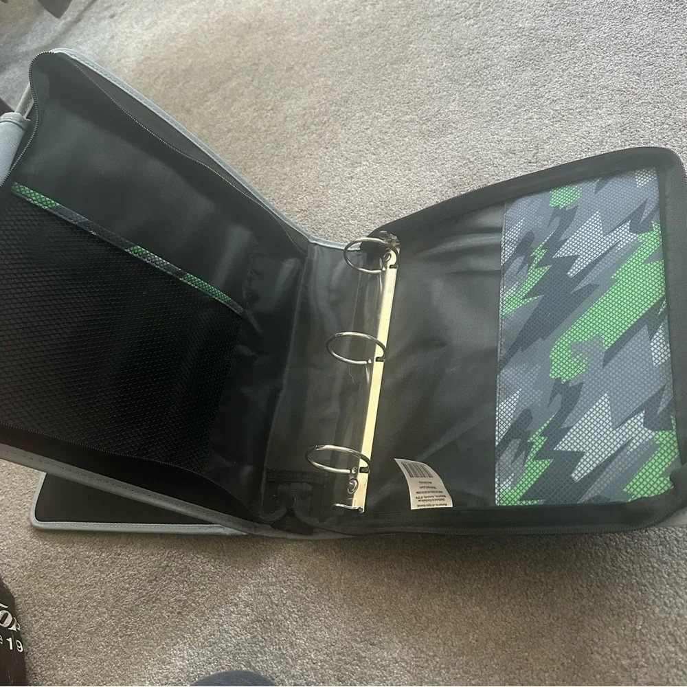 NWOT Zip Camouflage Trapper Keeper
